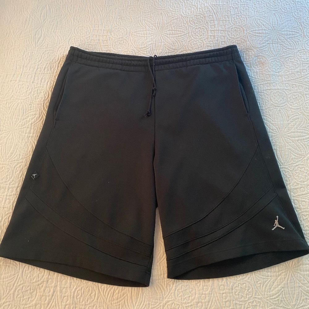 Jordan shorts color black size large